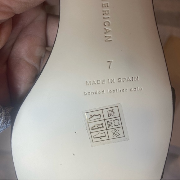 New in a Box GOOD AMERICAN - Kickstand Slide Sandal -
Black - Size 7 - Picture 16 of 16